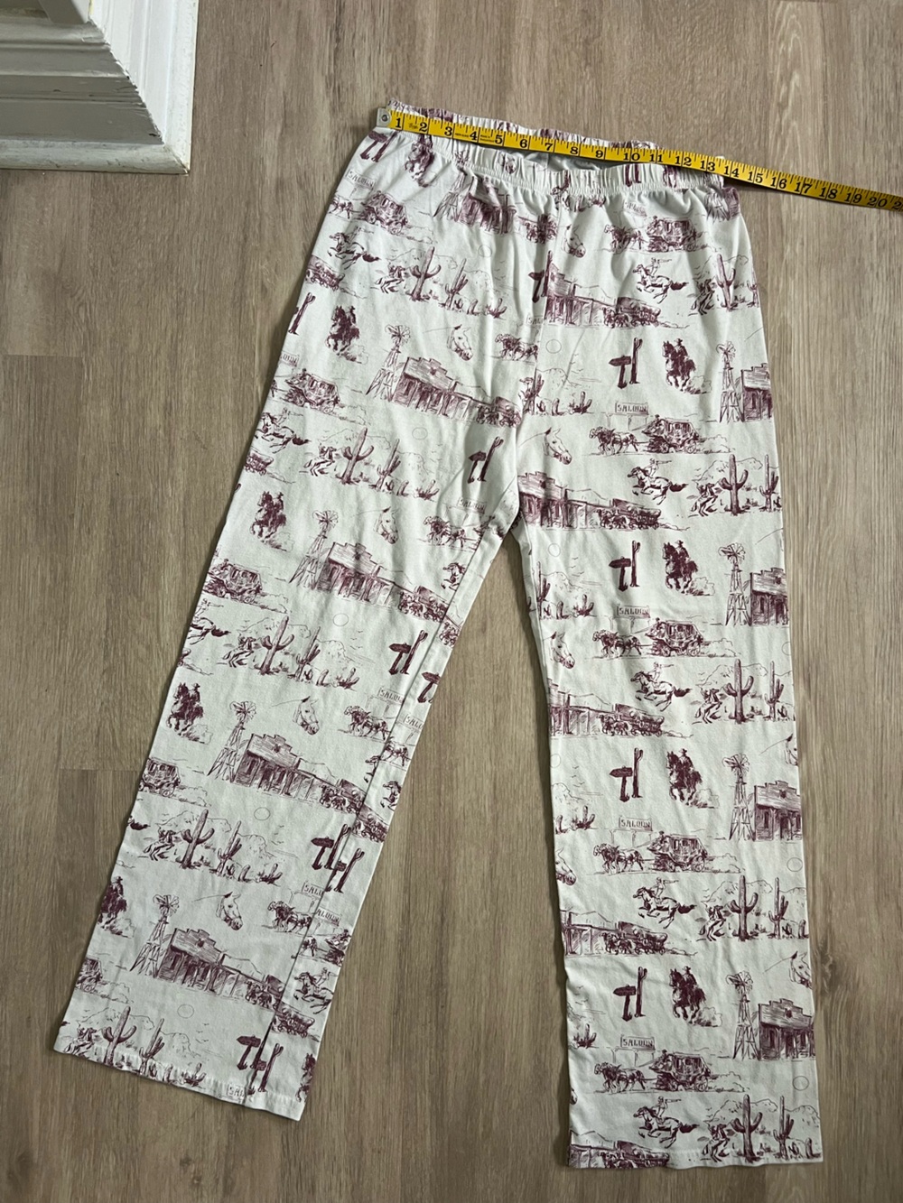 Ariat Cream Pull On Lounge Pants with Burgundy Western Rodeo Print Small - Picture 3 of 5